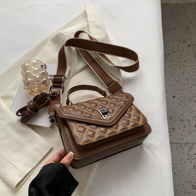 Rankinė su dekoratyviniais elementais