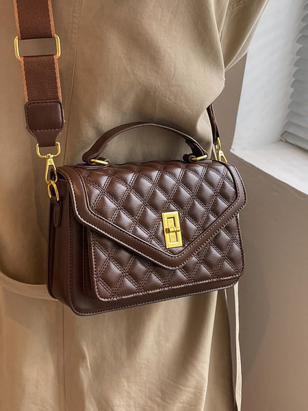 Rankinė su dekoratyviniais elementais