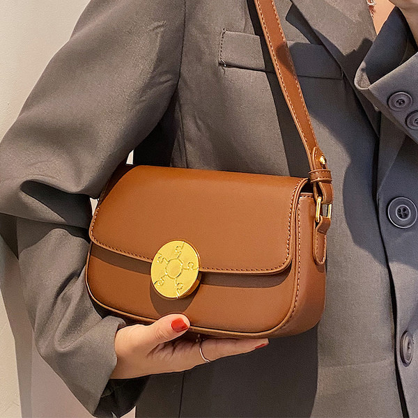 Naujos moteriškos rankinės – mažos kvadratinės