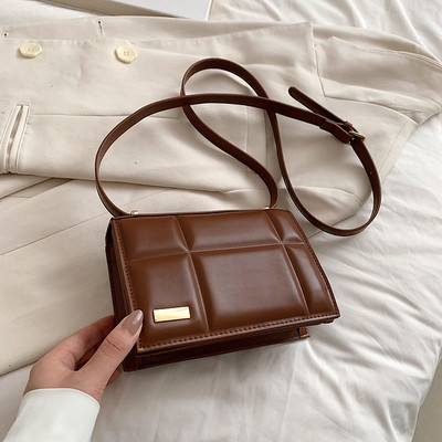 Įvairių spalvų nedidelis laisvalaikio krepšys