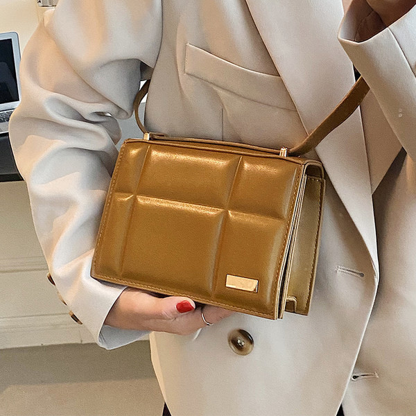 Įvairių spalvų nedidelis laisvalaikio krepšys