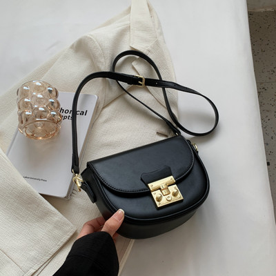 Ekologiškos odos laisvalaikio krepšys su metaliniu užsegimu moterims