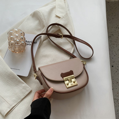 Ekologiškos odos laisvalaikio krepšys su metaliniu užsegimu moterims