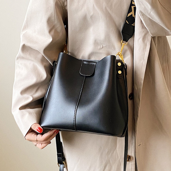 Τσάντα από οικολογικό δέρμα casual με δύο χερούλια