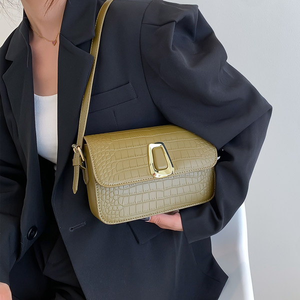 Moteriška šiuolaikiška dygsniuotos eko odos rankinė