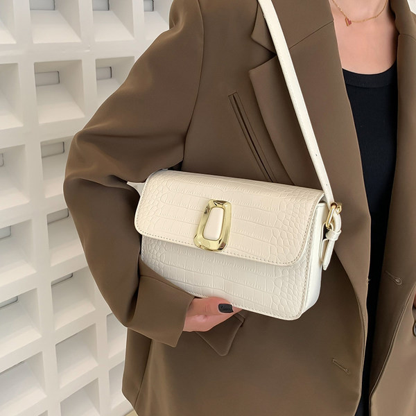 Moteriška šiuolaikiška dygsniuotos eko odos rankinė