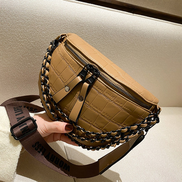 Γυναικεία μοντέρνα τσάντα από οικολογικό δέρμα με μεταλλική αλυσίδα