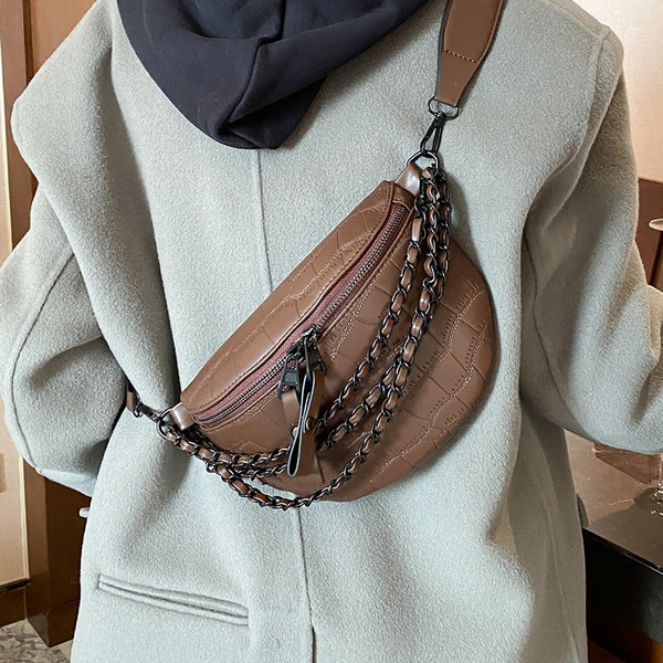 Γυναικεία μοντέρνα τσάντα από οικολογικό δέρμα με μεταλλική αλυσίδα