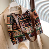 Suur trükitud käekott