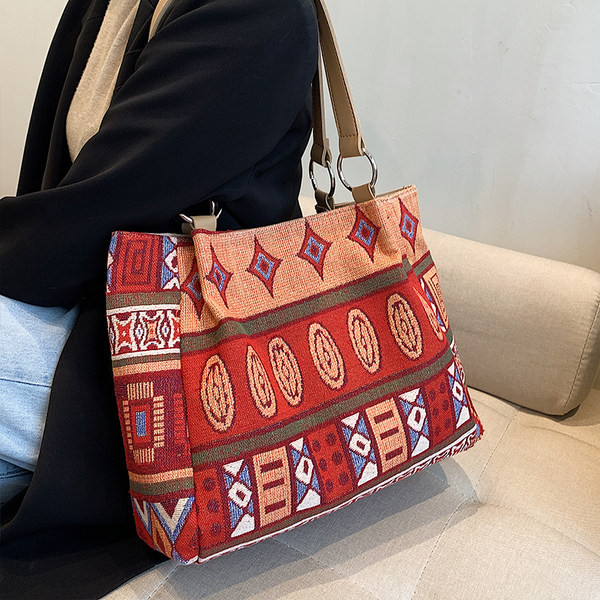 Suur trükitud käekott