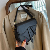 Uue mudeli käekott kolmes värvitoonis