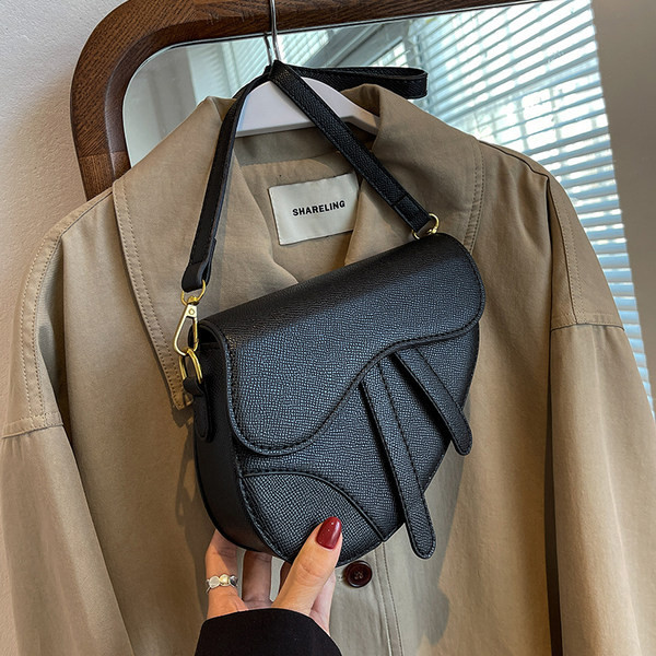 Uue mudeli käekott kolmes värvitoonis