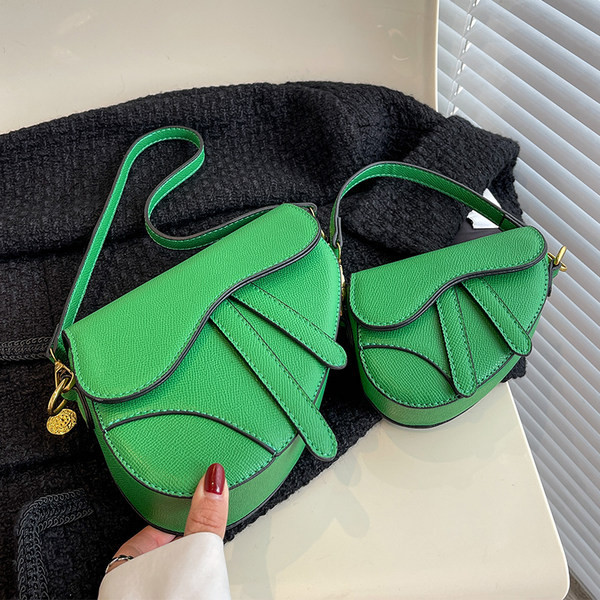 Uue mudeli käekott kolmes värvitoonis