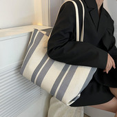 Didelės moteriškos rankinės – dryžuotos