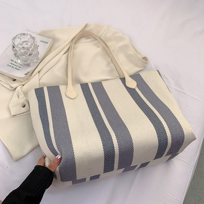 Didelės moteriškos rankinės – dryžuotos