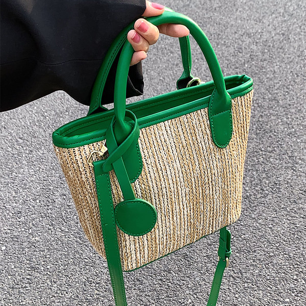 Γυναικεία ψάθινη τσάντα με δερμάτινα στοιχεία