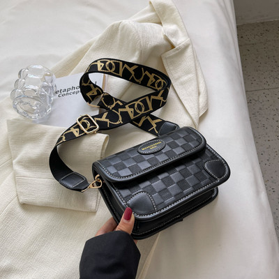 Γυναικεία τσάντα - μικρό τετράγωνο με φαρδύ χερούλι