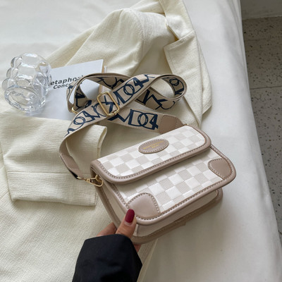 Γυναικεία τσάντα - μικρό τετράγωνο με φαρδύ χερούλι