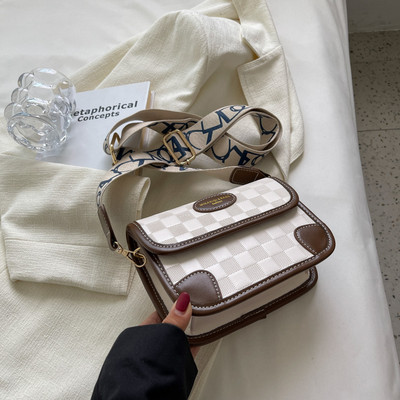 Γυναικεία τσάντα - μικρό τετράγωνο με φαρδύ χερούλι