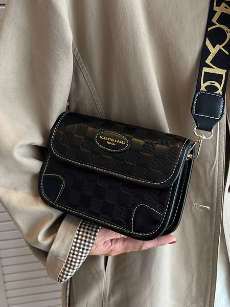  Γυναικεία τσάντα - μικρό τετράγωνο με φαρδύ χερούλι