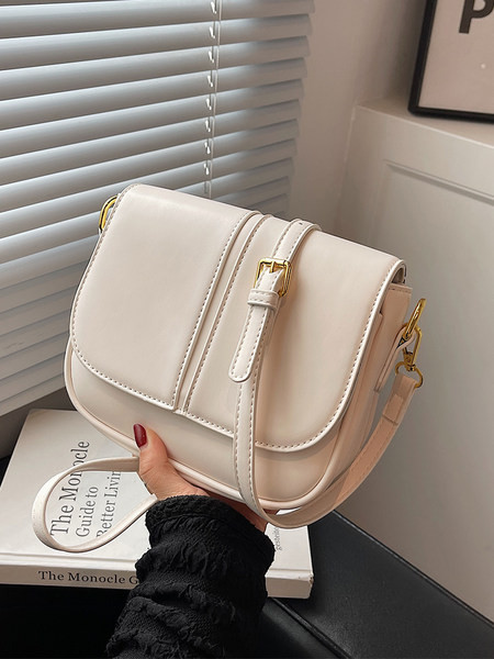 Τσάντα από καθαρό μοντέλο από οικολογικό δέρμα με μεταλλικό κούμπωμα