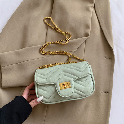 Madinga moteriška odinė rankinė su metaline užsegimu