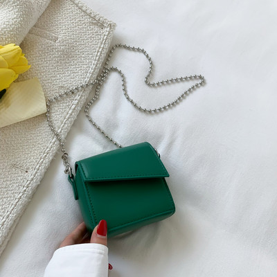 Moteriškas dirbtinės odos mini krepšys su metaline grandinėle