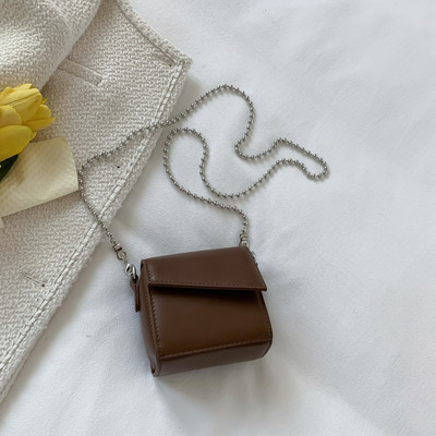 Moteriškas dirbtinės odos mini krepšys su metaline grandinėle