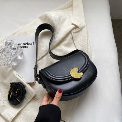 Γυναικεία μικρή τσάντα σε πολλά χρώματα με ιμάντα ώμου