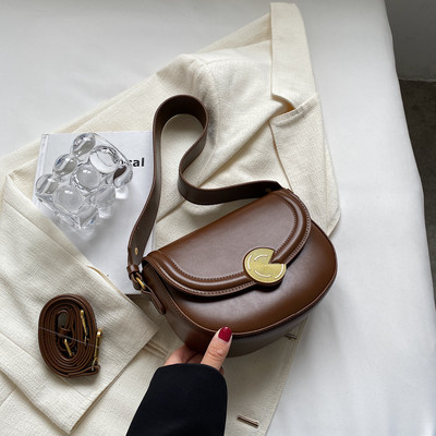 Γυναικεία μικρή τσάντα σε πολλά χρώματα με ιμάντα ώμου