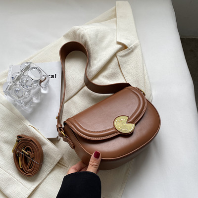 Γυναικεία μικρή τσάντα σε πολλά χρώματα με ιμάντα ώμου