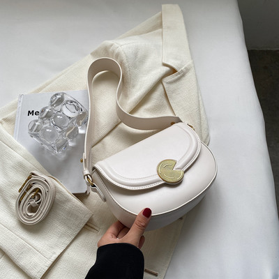 Γυναικεία μικρή τσάντα σε πολλά χρώματα με ιμάντα ώμου