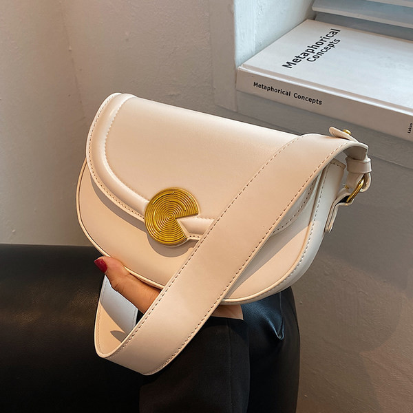 Γυναικεία μικρή τσάντα σε πολλά χρώματα με ιμάντα ώμου