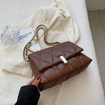 Stilinga rankinė iš eko odos su metaline užsegimu