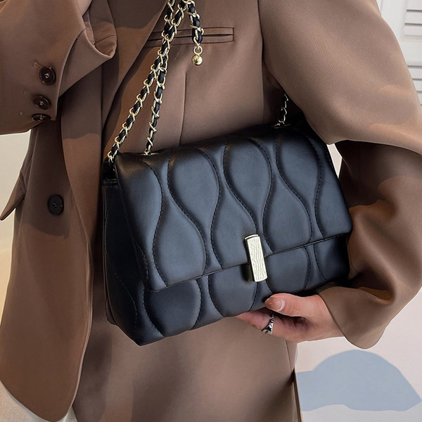 Stilinga rankinė iš eko odos su metaline užsegimu