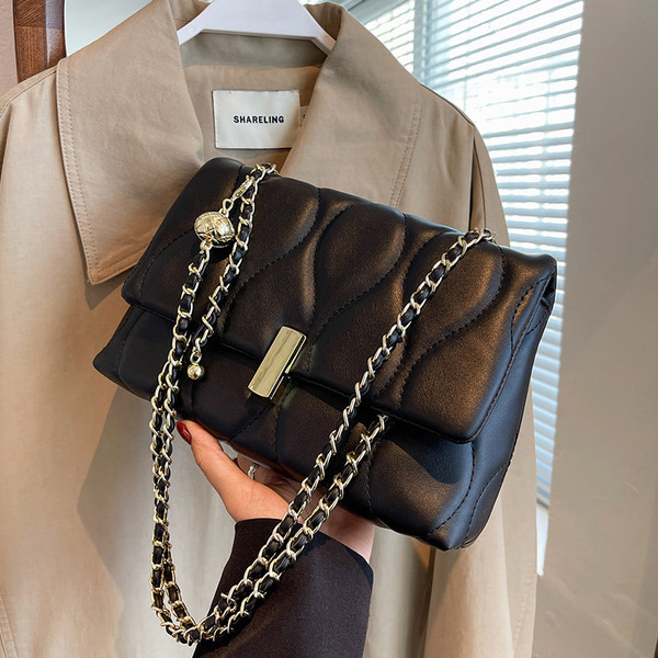 Stilinga rankinė iš eko odos su metaline užsegimu