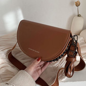 Moteriška laisvalaikio odinė rankinė ant pečių