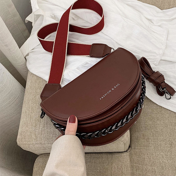 Moteriška laisvalaikio odinė rankinė ant pečių