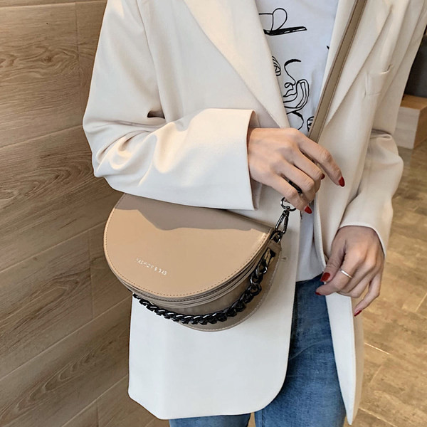 Moteriška laisvalaikio odinė rankinė ant pečių