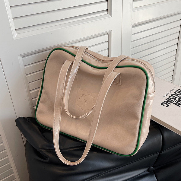 Naujo modelio rankinė iš eko odos su rankenomis ant pečių