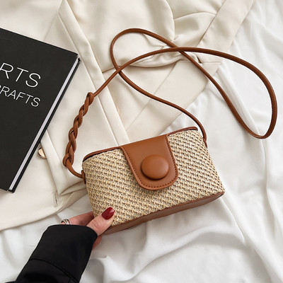 Naiste kootud õlakott