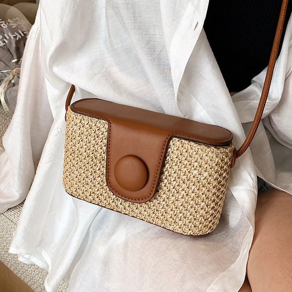 Naiste kootud õlakott