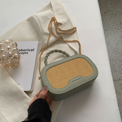 Naiste nahast kohvri tüüpi kott metallist lukuga