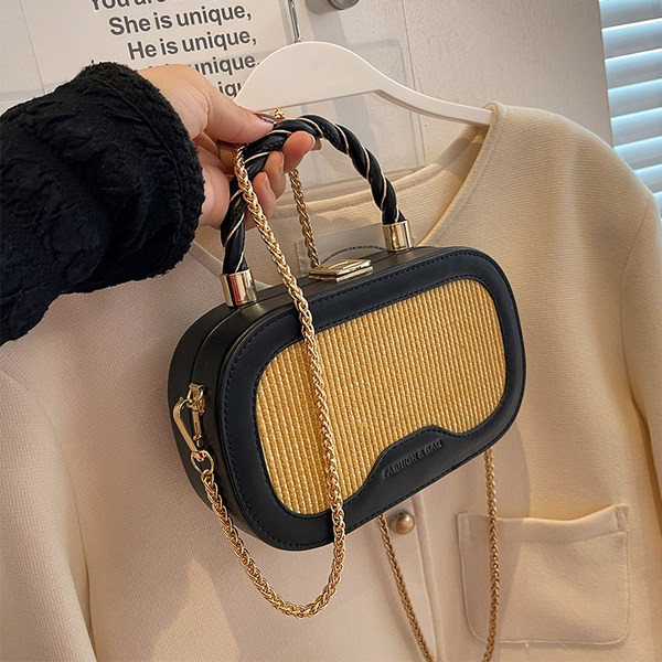 Naiste nahast kohvri tüüpi kott metallist lukuga