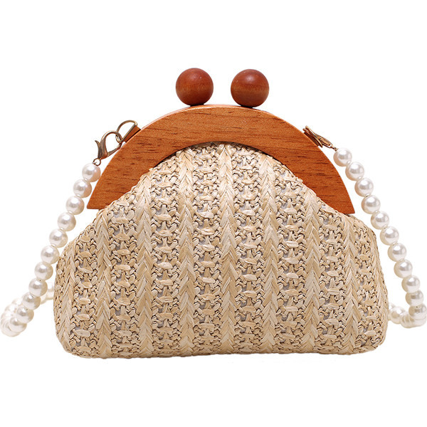 Μια μοντέρνα τσάντα με μαργαριταρένιο χερούλι