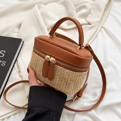 Uue mudeli kunstnahast ja lukuga suletav käekott