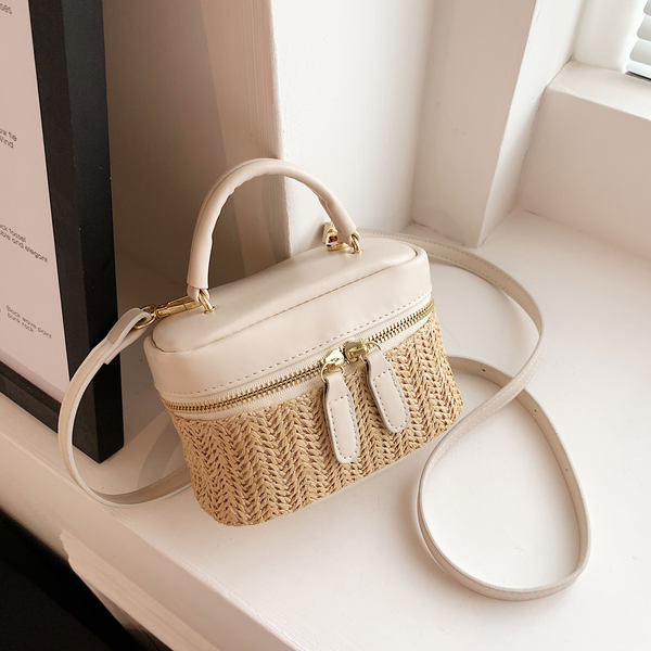 Uue mudeli kunstnahast ja lukuga suletav käekott