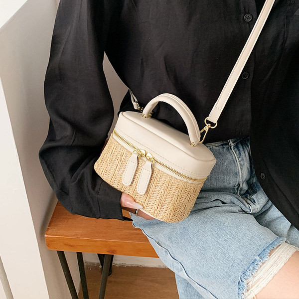 Uue mudeli kunstnahast ja lukuga suletav käekott