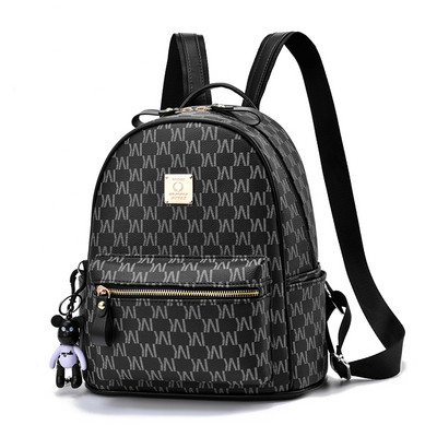 Νέο μοντέλο δερμάτινο σακίδιο πλάτης με μεταλλικό στοιχείο και τρισδιάστατη διακόσμηση