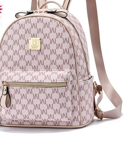 Νέο μοντέλο δερμάτινο σακίδιο πλάτης με μεταλλικό στοιχείο και τρισδιάστατη διακόσμηση